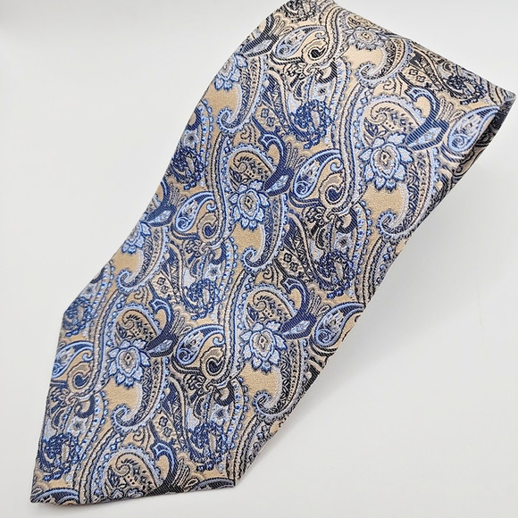 Pierre Cardin Silk Necktie Blue-Cream Paisley - Like New - Picture 4 of 4